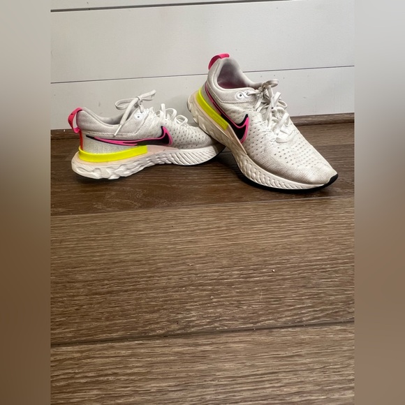 Women's Nike React Infinity Run Flyknit 2 - Picture 1 of 9